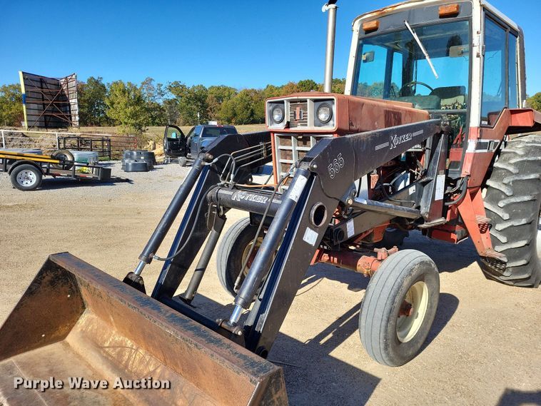 image for item LR9034 International 986  tractor