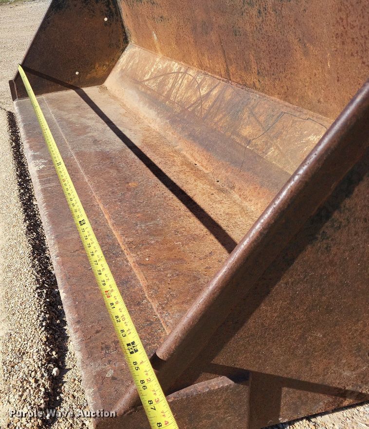 image for item LR9034 International 986  tractor