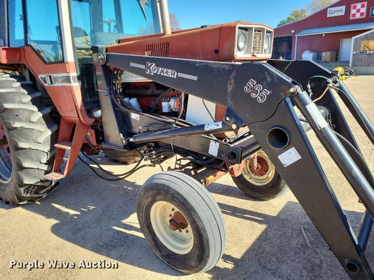 image for item LR9034 International 986  tractor