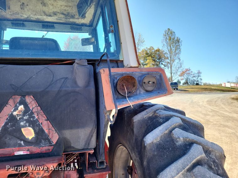 image for item LR9034 International 986  tractor