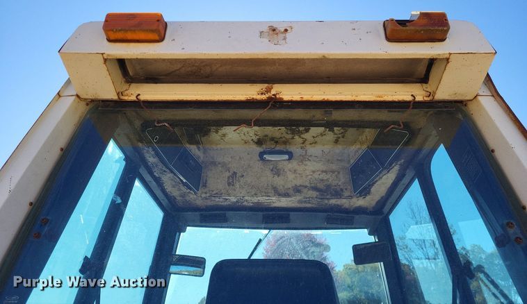 image for item LR9034 International 986  tractor