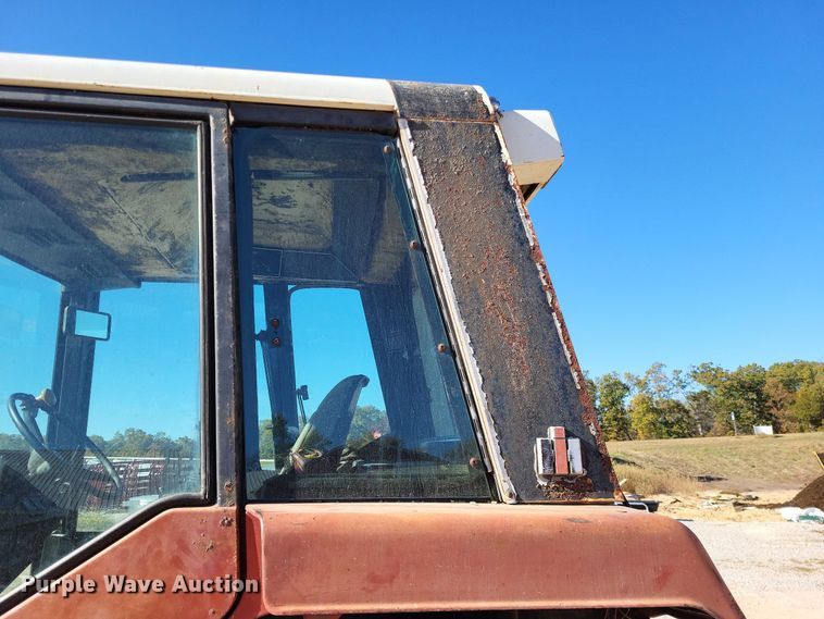 image for item LR9034 International 986  tractor