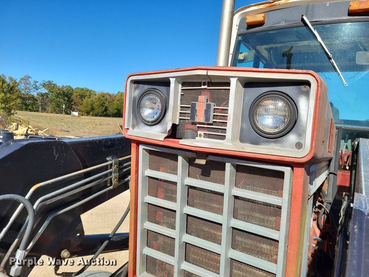 image for item LR9034 International 986  tractor