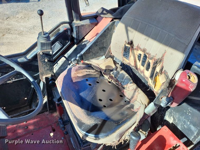 image for item LR9034 International 986  tractor