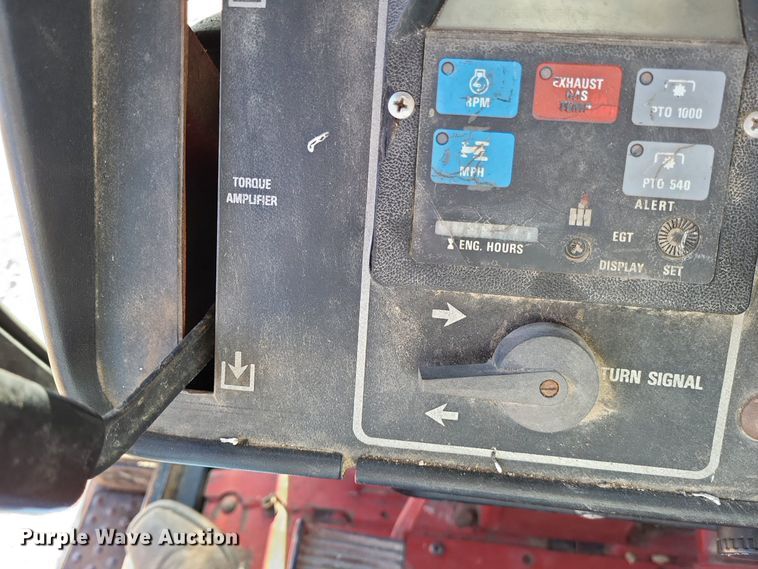 image for item LR9034 International 986  tractor