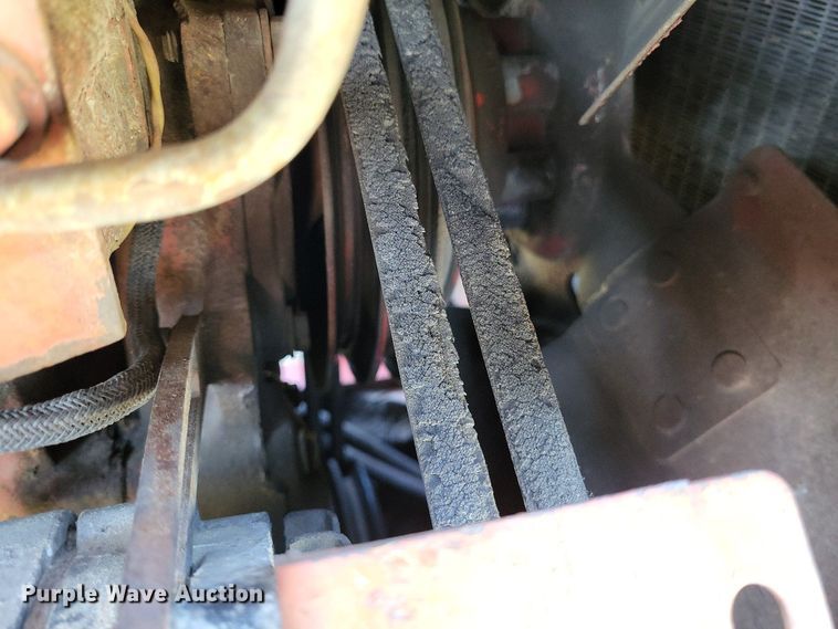 image for item LR9034 International 986  tractor