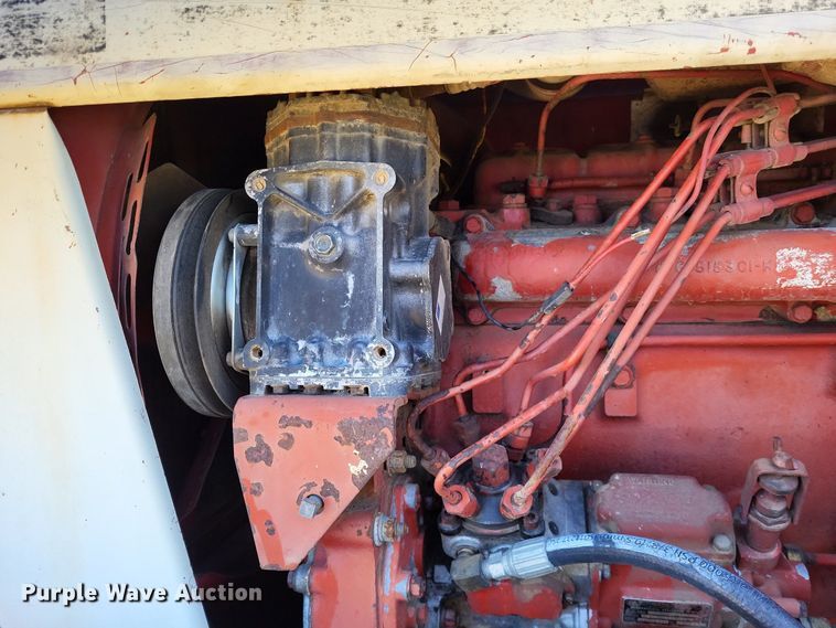 image for item LR9034 International 986  tractor