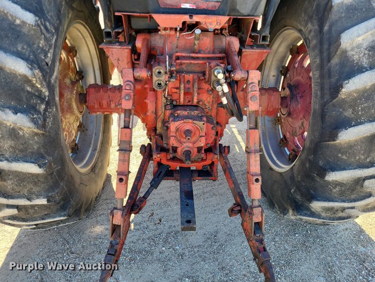 image for item LR9034 International 986  tractor