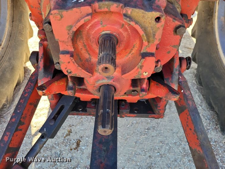 image for item LR9034 International 986  tractor