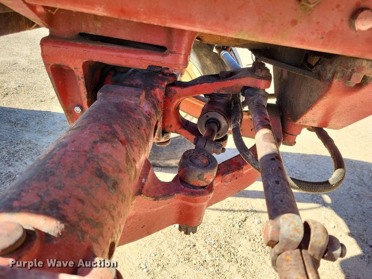 image for item LR9034 International 986  tractor