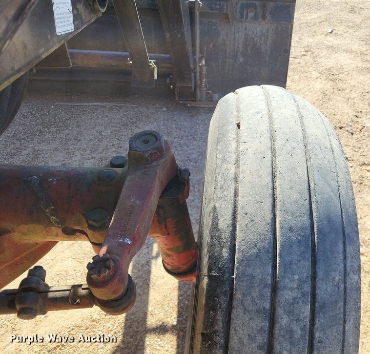 image for item LR9034 International 986  tractor