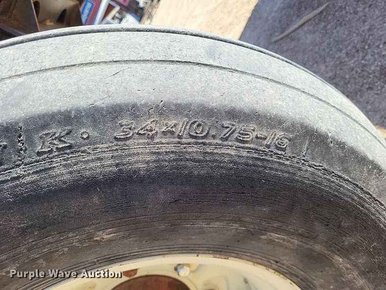 image for item LR9034 International 986  tractor