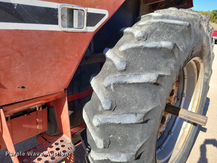 image for item LR9034 International 986  tractor