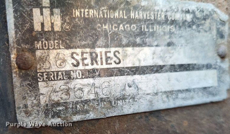 image for item LR9034 International 986  tractor