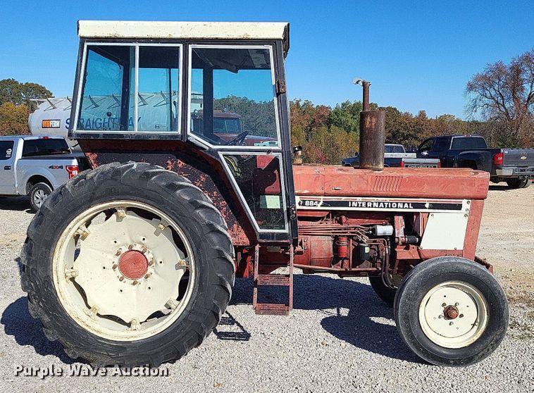 image for item LR9035 1983 International 884  tractor