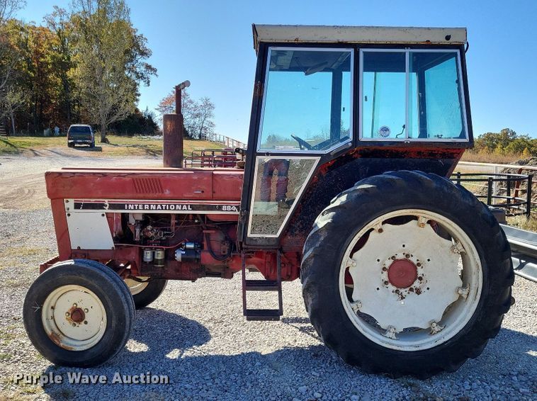 image for item LR9035 1983 International 884  tractor