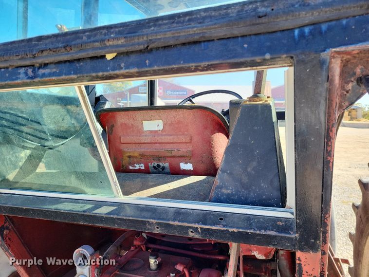 image for item LR9035 1983 International 884  tractor
