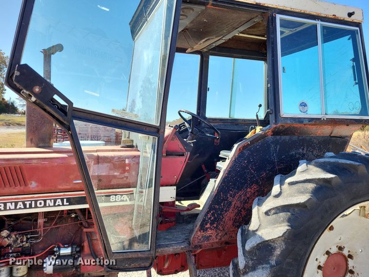 image for item LR9035 1983 International 884  tractor