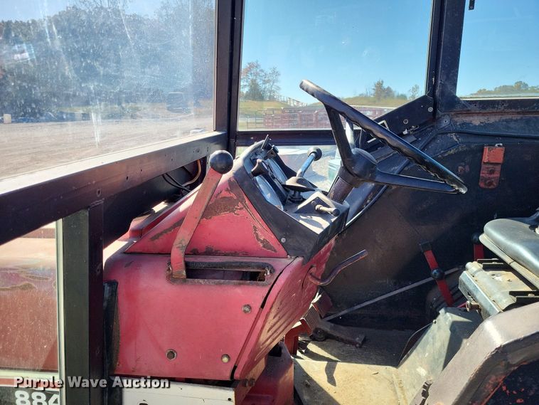 image for item LR9035 1983 International 884  tractor