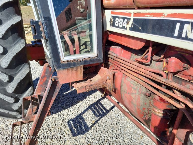 image for item LR9035 1983 International 884  tractor