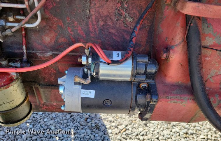 image for item LR9035 1983 International 884  tractor