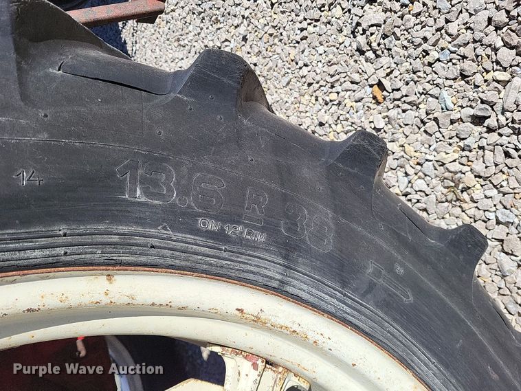 image for item LR9035 1983 International 884  tractor