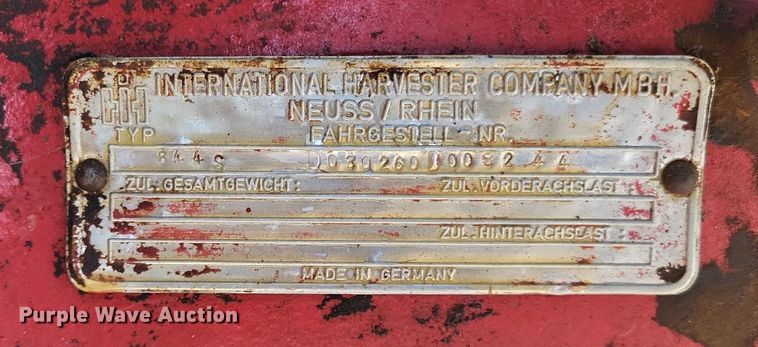 image for item LR9035 1983 International 884  tractor