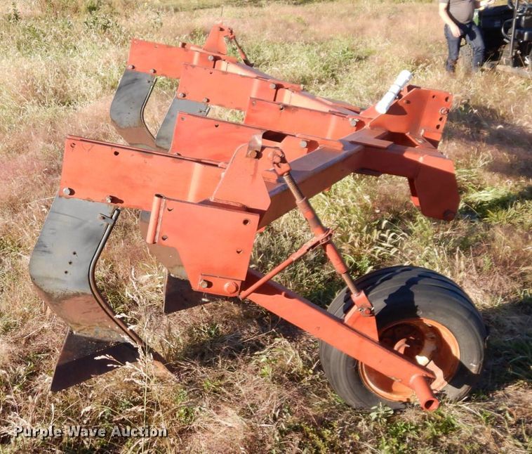 image for item LY9158 Kewanee 2500  V-ripper