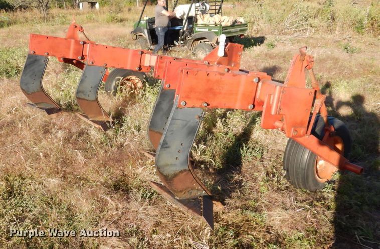 image for item LY9158 Kewanee 2500  V-ripper