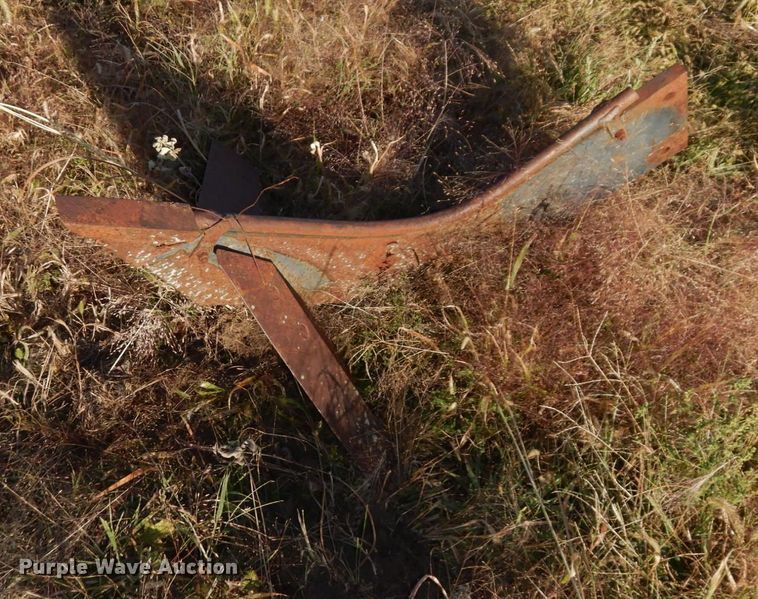 image for item LY9158 Kewanee 2500  V-ripper