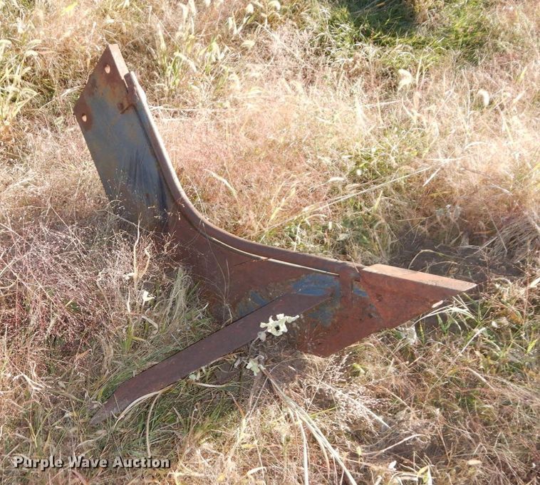 image for item LY9158 Kewanee 2500  V-ripper