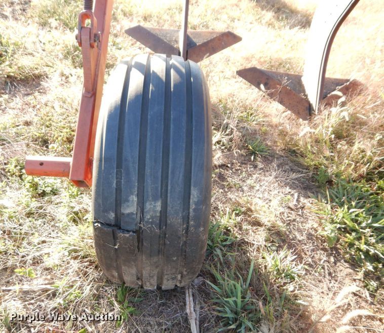 image for item LY9158 Kewanee 2500  V-ripper