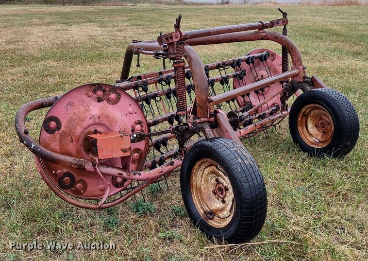 image for item LY9212 Massey Ferguson 37  hay rake