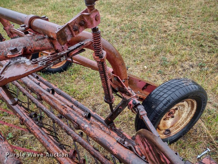 image for item LY9212 Massey Ferguson 37  hay rake