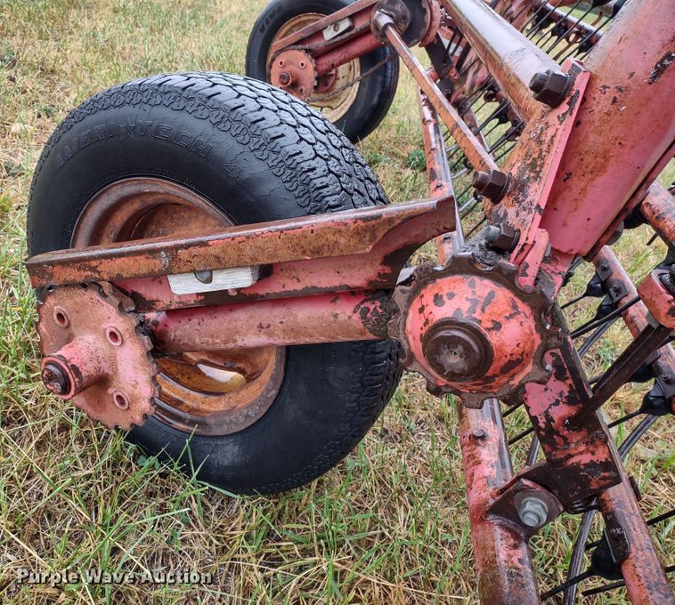 image for item LY9212 Massey Ferguson 37  hay rake