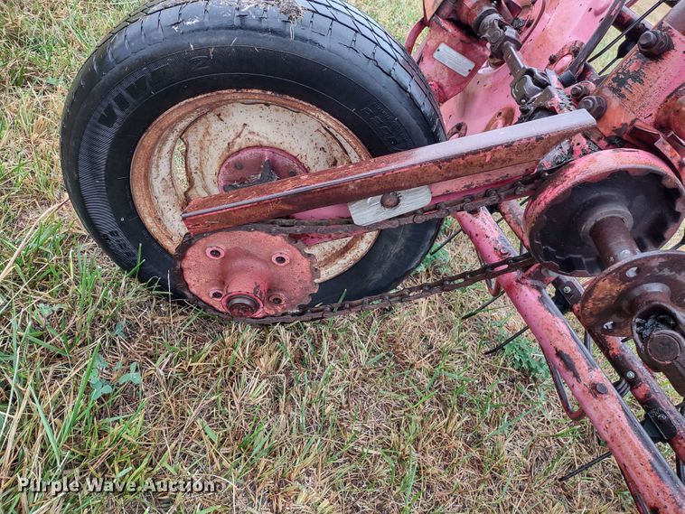 image for item LY9212 Massey Ferguson 37  hay rake