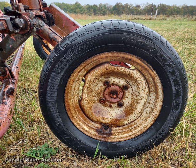 image for item LY9212 Massey Ferguson 37  hay rake