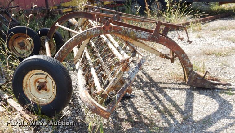 image for item LY9216 New Holland 56  hay rake
