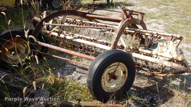 image for item LY9216 New Holland 56  hay rake