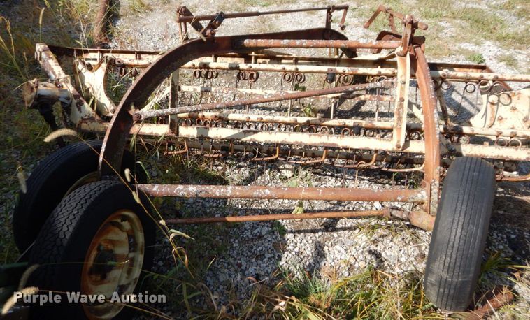 image for item LY9216 New Holland 56  hay rake