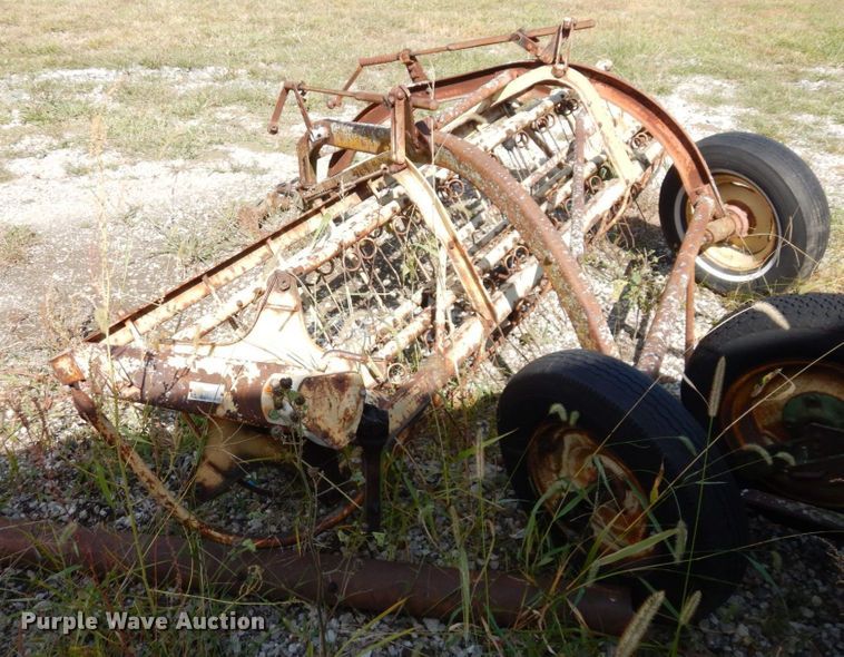 image for item LY9216 New Holland 56  hay rake