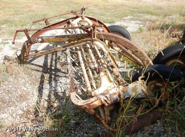 image for item LY9216 New Holland 56  hay rake