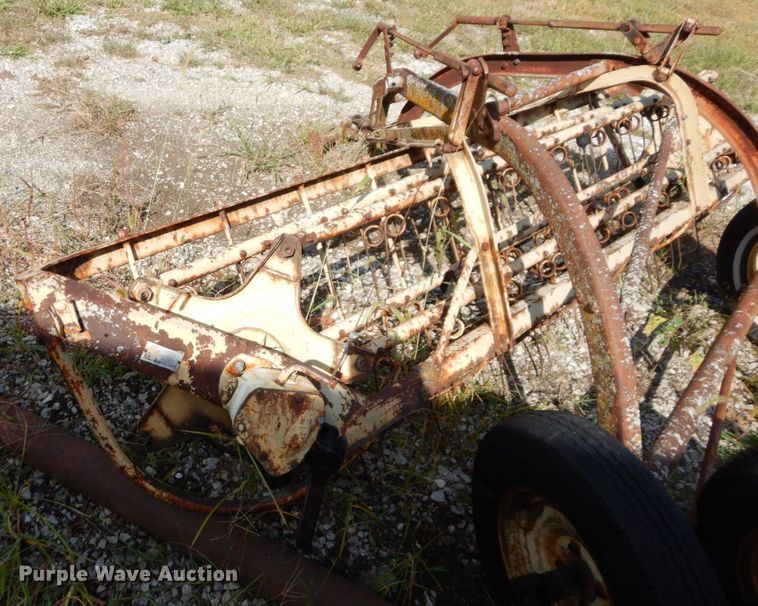 image for item LY9216 New Holland 56  hay rake