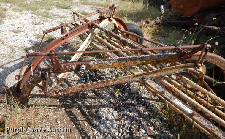 image for item LY9216 New Holland 56  hay rake