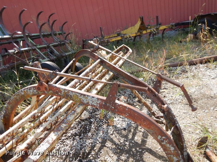 image for item LY9216 New Holland 56  hay rake