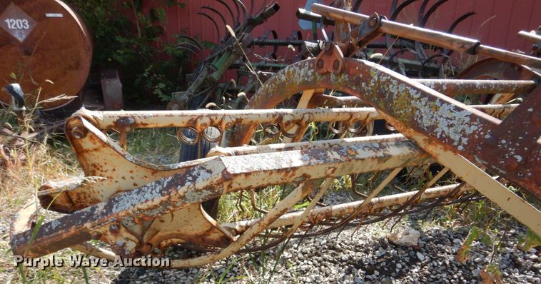 image for item LY9216 New Holland 56  hay rake
