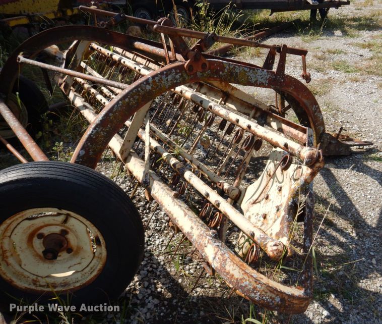image for item LY9216 New Holland 56  hay rake