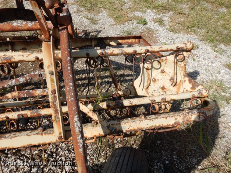 image for item LY9216 New Holland 56  hay rake