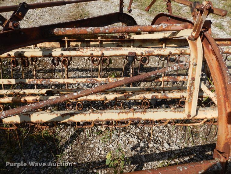 image for item LY9216 New Holland 56  hay rake