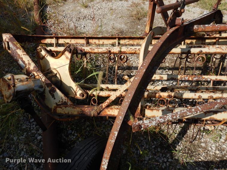 image for item LY9216 New Holland 56  hay rake